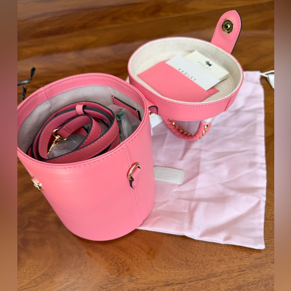 Radley London 💓Elegant Pink Cylinder Handbag with tags but has a tiny scratch - Picture 4 of 17